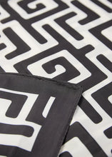 Load image into Gallery viewer, Black Print Scarf - Soya Concept