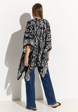 Load image into Gallery viewer, 580746- Printed Kimono - Cecil