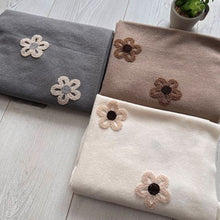 Load image into Gallery viewer, Flower Pattern Scarf