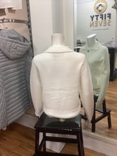 Load image into Gallery viewer, Dm172 - White Jacket with Collar - Castle