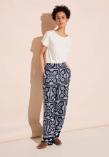 Load image into Gallery viewer, 377582- Satin Print Trousers - Street One