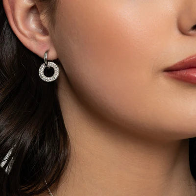 T135EMS - Interlinking Circles Silver Earrings - Knight & Day