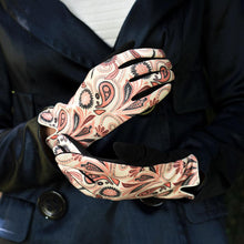 Load image into Gallery viewer, 04788 - Faux Suede Gloves - Peach Cream - Forever England