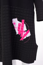 Load image into Gallery viewer, 110- Ora Shift Dress w/ scarf &amp; print pocket - Black &amp; Pink