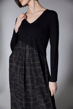 Load image into Gallery viewer, Contrast Fabric Dress - Peruzzi