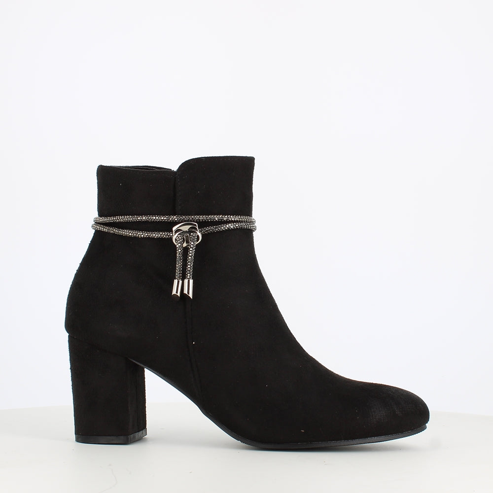 Jacqui Boot - Millie & Co.