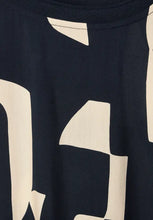 Load image into Gallery viewer, 343639- Navy/ Cream Printed Blouse