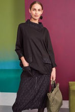 Load image into Gallery viewer, 126- Top with Taffeta Collar