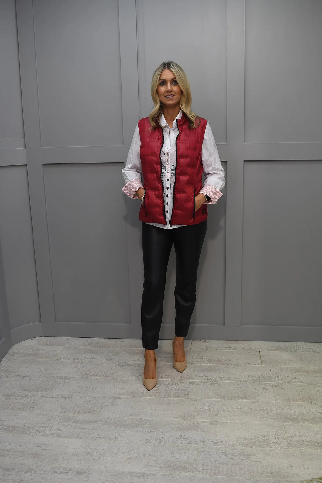 113870- Red Gilet - Rabe