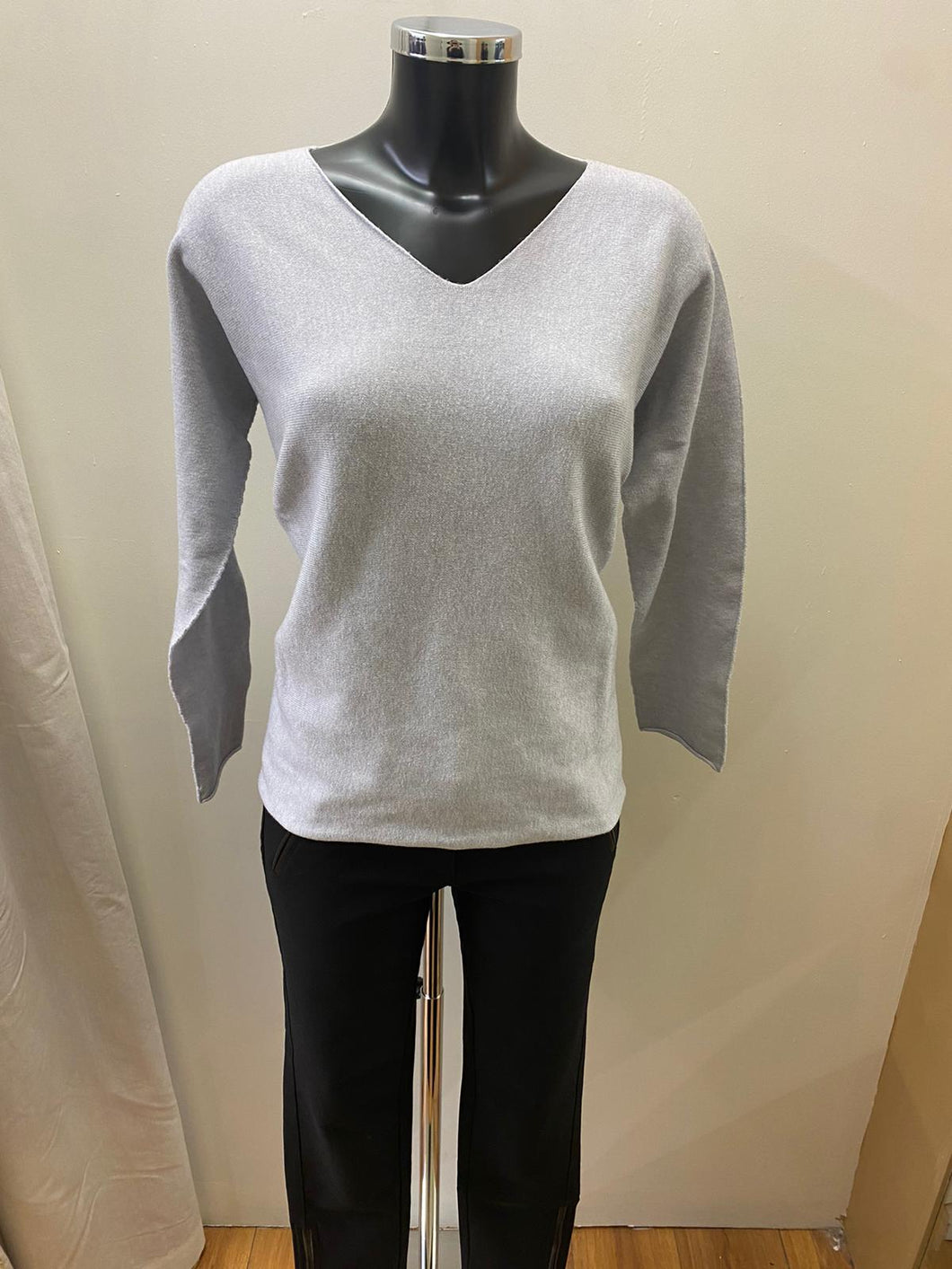 11933 DECK V Neck Knit- Grey