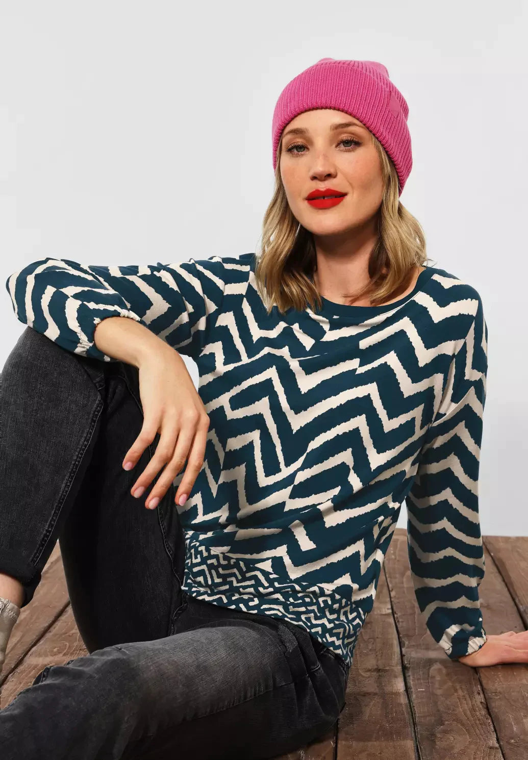 318815- Navy/ Crean Zig-Zag Top - Street One