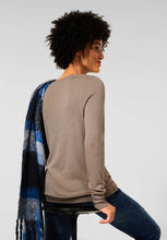 Load image into Gallery viewer, 318902- Cream Lurex V-Neck Jumper