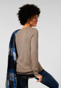 318902- Cream Lurex V-Neck Jumper